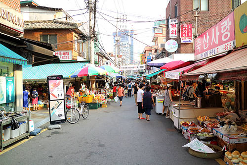 traditional market 040