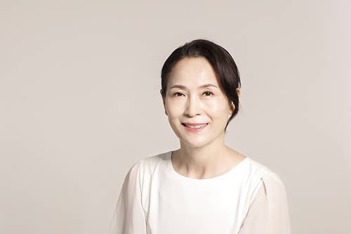 Opal Generation Middle-aged Woman Beauty 018