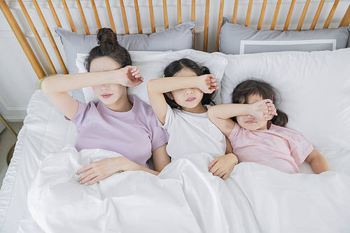 Mothers and daughters 465