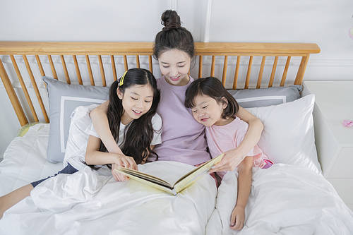 Mothers and Daughters 473