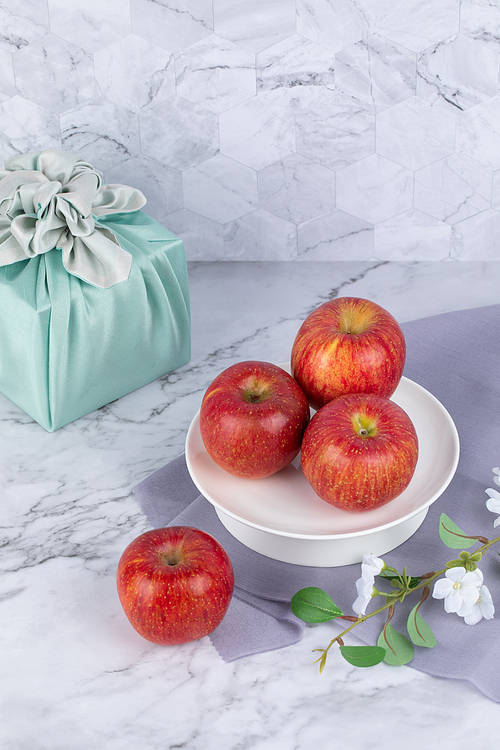 Holiday_Apple