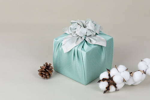 Holiday gift box_Reeds and pine cones wrapped in wrapping cloth and front image photo