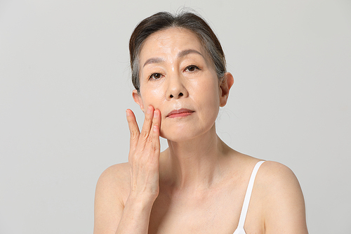 Senior Woman_Basic Skin Makeup