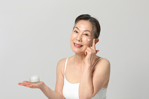 Senior Woman_Basic Skin Makeup