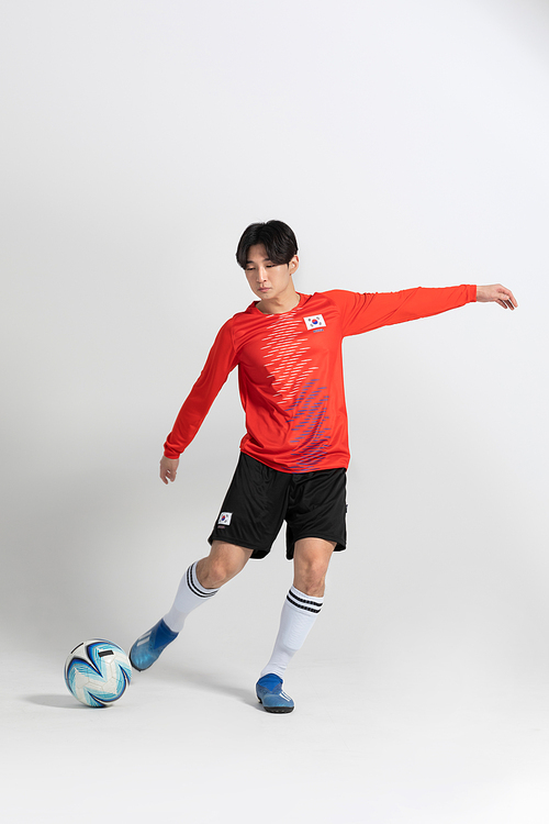 Sports_Hobby activity Soccer shooting male player photo image