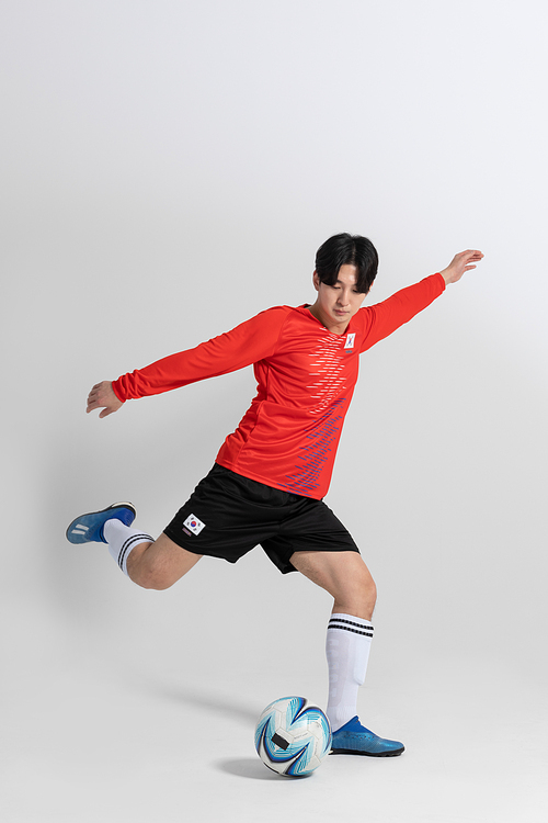 Sports_Hobby activity Soccer shooting male player photo image