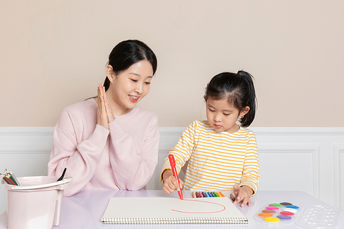 Mother and Daughter_ A picture of sitting side by side with mother and drawing
