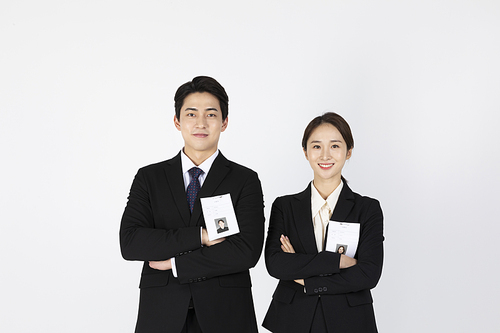 Two-person youth_Photo image of young people with arms crossed