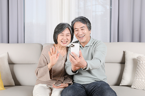 My family_image of an elderly couple having a video call