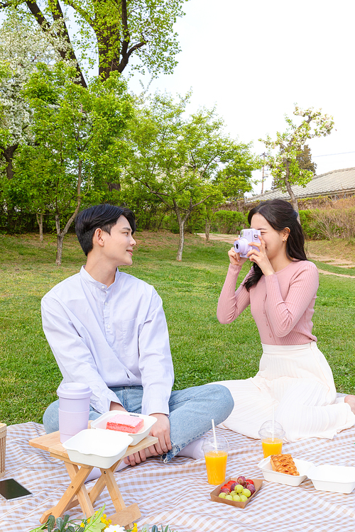 Couple Picnic_Photo image of lovers taking an instant photo