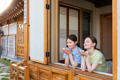Hanok experience_Photo image of healing while drinking tea