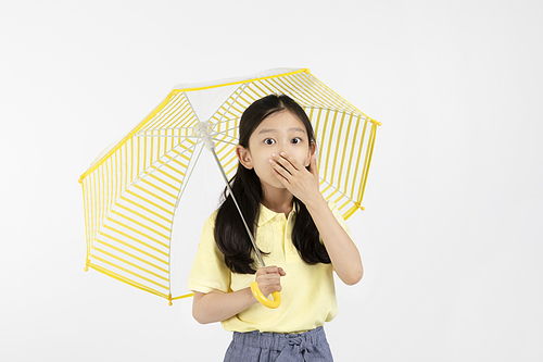 Children_Photo image surprised by heavy rain
