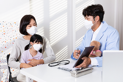 Children's medical_photography images of children being examined