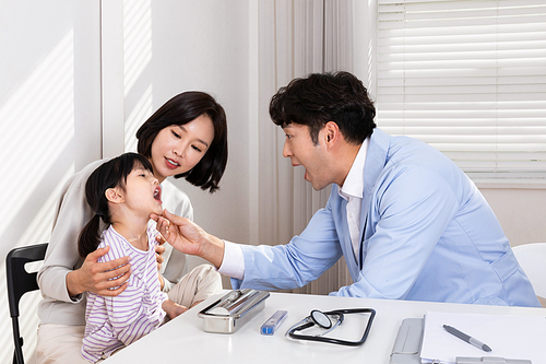Children's medical_photography images of children being examined