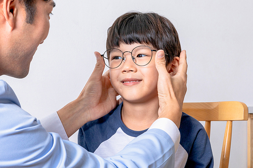 Children's Medical_Children Wearing Glasses Photo Image