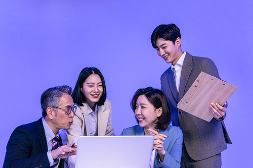 Business_Photo image of a meeting while looking at a laptop