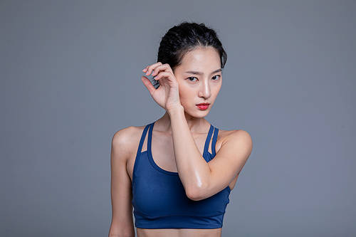 Healthy beauty_Woman wiping sweat photo image