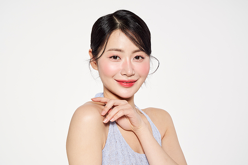 Asian woman posing with cool summer makeup